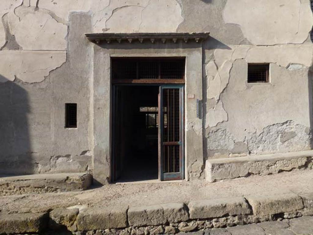 III.11 Herculaneum. October 2012. Looking towards entrance doorway. Photo courtesy of Michael Binns.